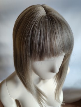 Peruka popielaty naturalny blond bob z grzywką PK115